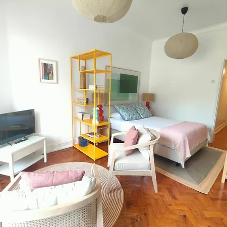 Bright, Spacious And Well-located, By Timecooler Apartment Lissabon