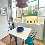 Bright, Spacious And Well-located, By Timecooler Daire Lisboa